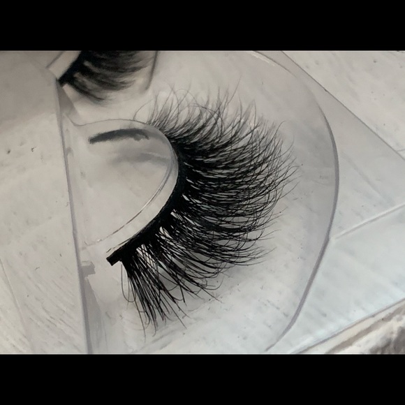 Lashes ✨ - Picture 2 of 4